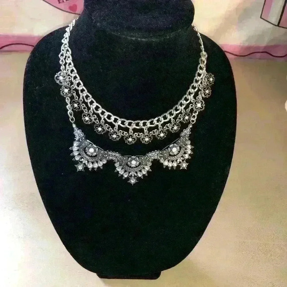 Vintage aged silver tone necklace - Picture 2 of 3